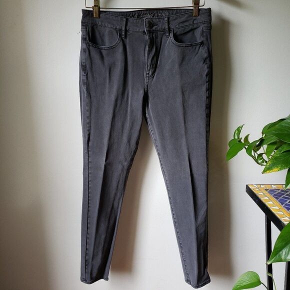 WORN ONCE AMERICAN EAGLE GREY HI RISE JEANS SZ 8 - Picture 1 of 9